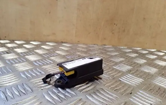 Volkswagen PASSAT B5 Airbag deployment crash/impact sensor IJ0909606N