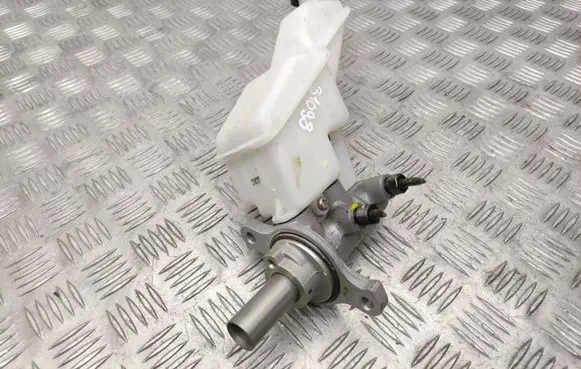Hyundai Santa Fe Brake fluid reservoir 