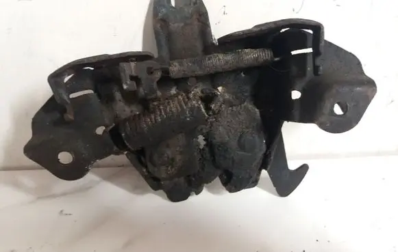 Mitsubishi Pajero Sport I Engine bonnet/hood lock/catch