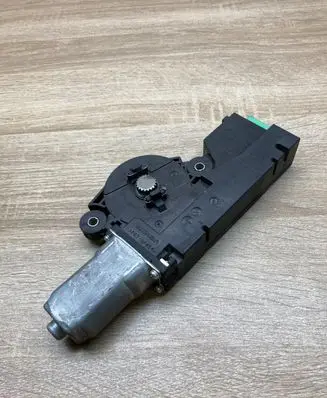 Honda Accord Front door window regulator motor 12VWR52