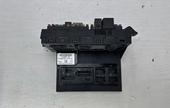 Mercedes-Benz E W211 Fuse module 2115456201