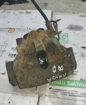Front brake caliper