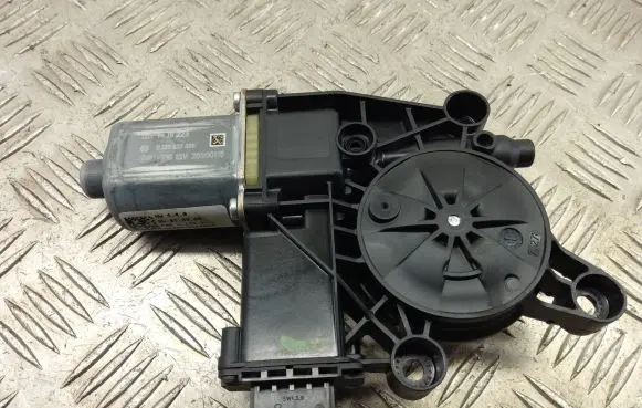 Alfa Romeo Stelvio Front door window regulator motor 0130822069 20200115