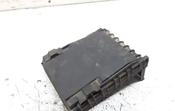 Volkswagen PASSAT B6 Fuse box cover 1K0937132F