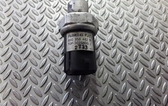 Audi A8 S8 D2 4D Air conditioning (A/C) pressure sensor 8D0959482B
