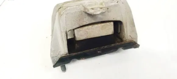 Volkswagen Golf IV Engine mount bracket