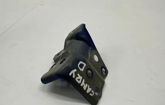 Fender mounting bracket