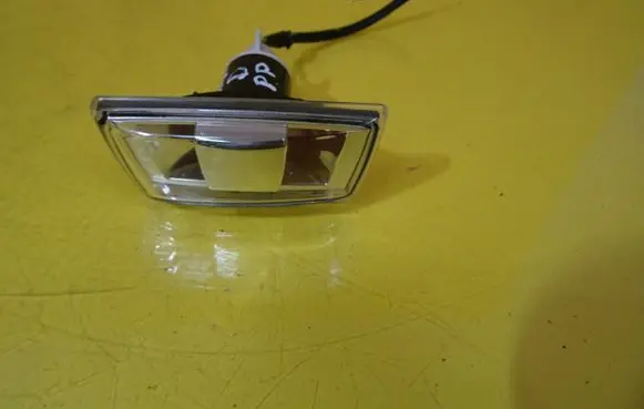 Opel Corsa D Front fender indicator light 13228580