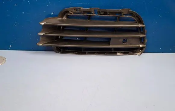 Volkswagen Touareg II Front bumper lower grill 7P6853665A