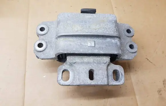 Volkswagen Eos Engine mount bracket 1K0199555