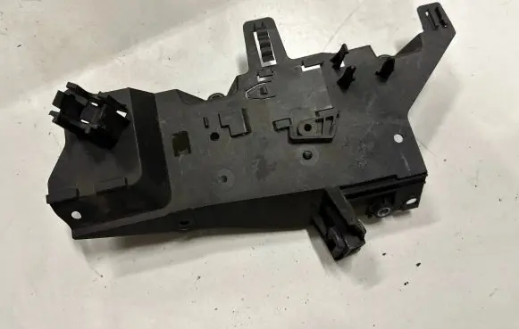 BMW 3 E90 E91 Other engine bay part 7811112