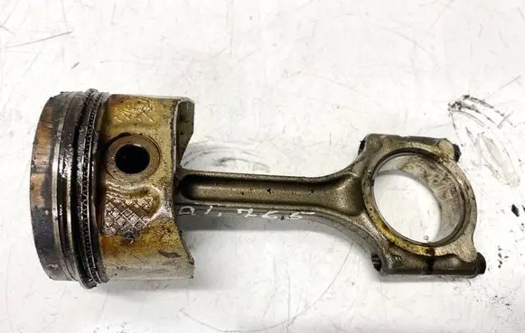 Renault Megane III Piston with connecting rod 19J2M