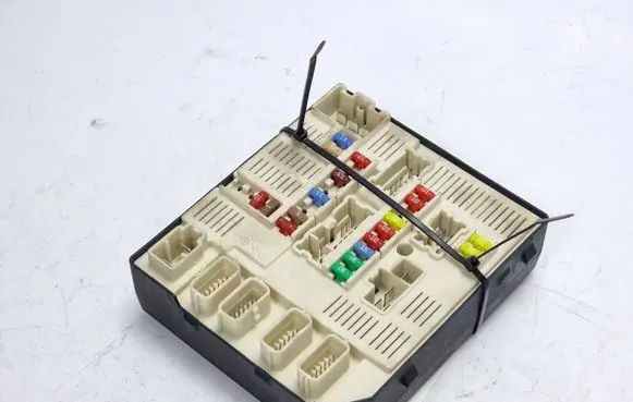 Renault Laguna III Fuse module 284B63984R