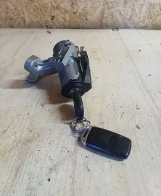 Toyota Corolla E120 E130 Ignition lock 45020024 103F19K491AB 10Y0TA