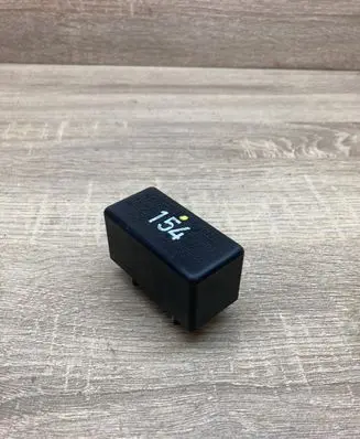 Volkswagen Golf III Electric power window relay 155919603