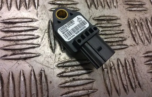 Mitsubishi Outlander Airbag deployment crash/impact sensor 8651A001