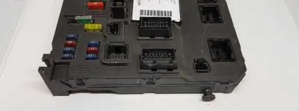 Peugeot 206 Fuse module 9645747480