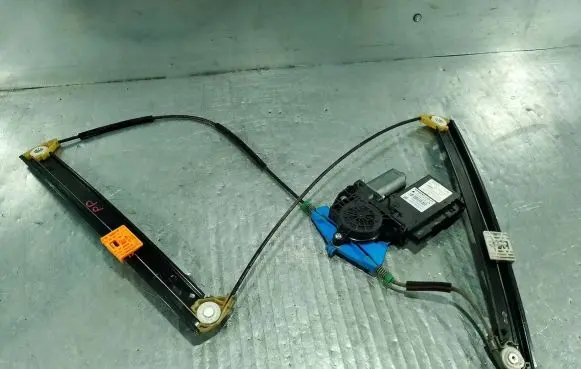 Seat Exeo (3R) Front door window regulator with motor