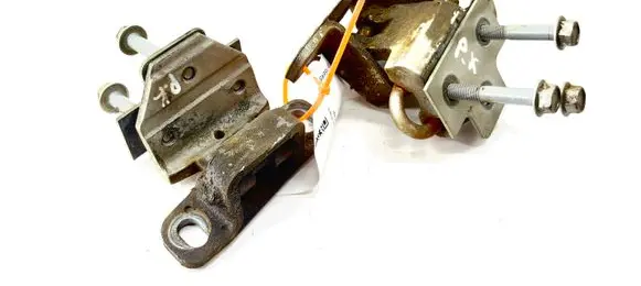 Volvo 760 Front door hinge set 
