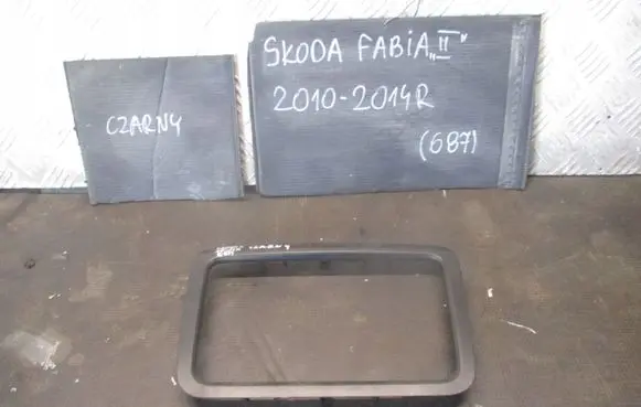 Skoda Fabia Mk1 (6Y) Radio/GPS head unit trim 