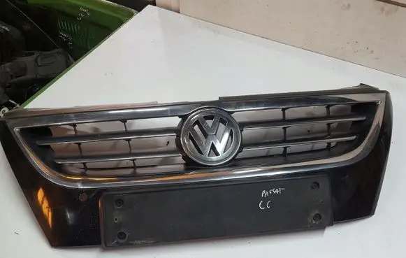 Volkswagen PASSAT CC Front bumper upper radiator grill