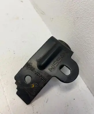 Nissan Qashqai+2 Radiator mount bracket 21542jd20b