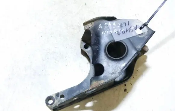 Nissan Almera Engine mounting bracket