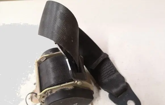 Peugeot 307 Rear seatbelt