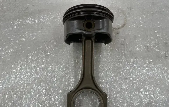 Mercedes-Benz CLS AMG C219 Piston with connecting rod