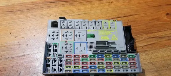 Opel Zafira A Fuse box set 24412497 24431677