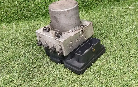 Hyundai i20 (PB PBT) ABS Pump 1J58930700 6158945200