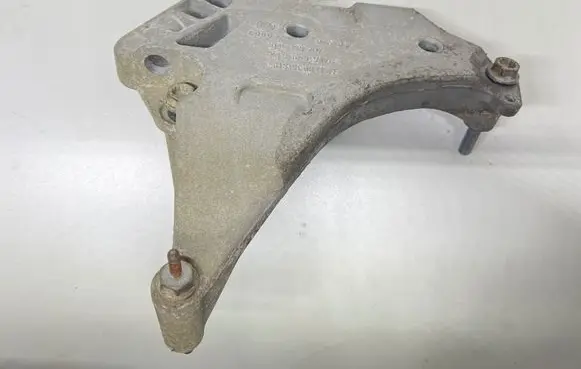 Volkswagen Golf VI Engine mounting bracket 03L199207 KTS103V12