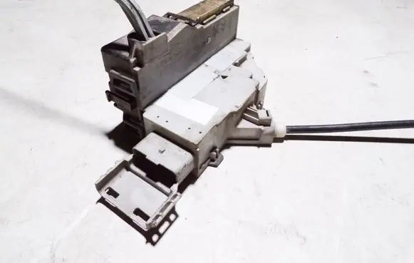 Citroen C4 I Front door lock 9647173480