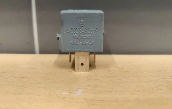 Mercedes-Benz ML W163 Other relay A0025422619 V23134J52X351