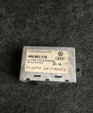 Audi A3 S3 8L Alarm control unit/module 4A0951173