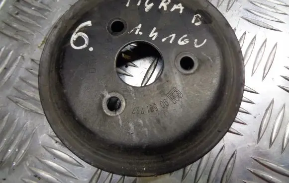 Opel Tigra B Water pump pulley 90531737