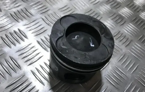 BMW 3 E90 E91 Piston 512H27