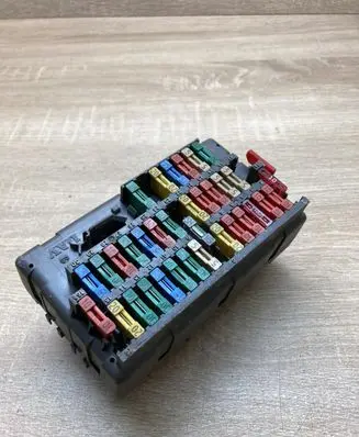 Peugeot 406 Fuse module 9459288180