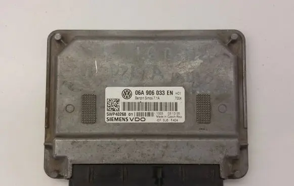 Volkswagen Golf V Engine control unit/module 06A906033EN 5WP40268