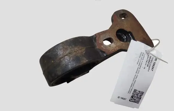 Volvo V40 Engine mount bracket