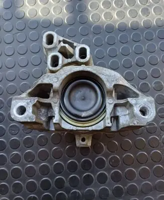 Mercedes-Benz CLA C117 X117 W117 Engine mount bracket A2462400617 ZGS0071120 001216164