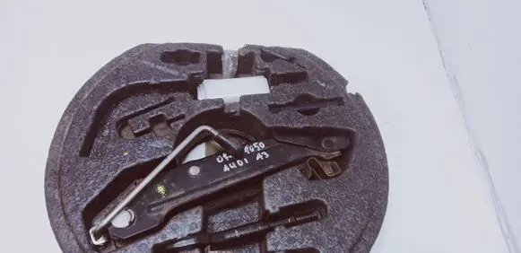 Audi A3 S3 8P Tool set 