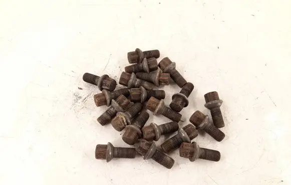Mercedes-Benz C W204 Nuts/bolts 0009908307 0009901707