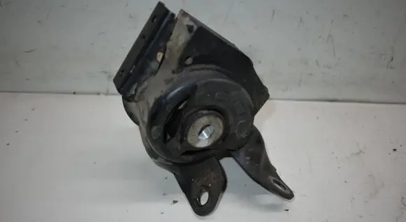 Engine mount bracket