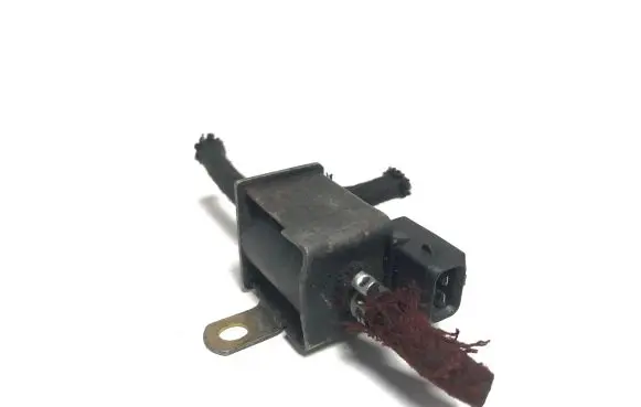 Audi A4 S4 B5 8D Vacuum valve 028906283F