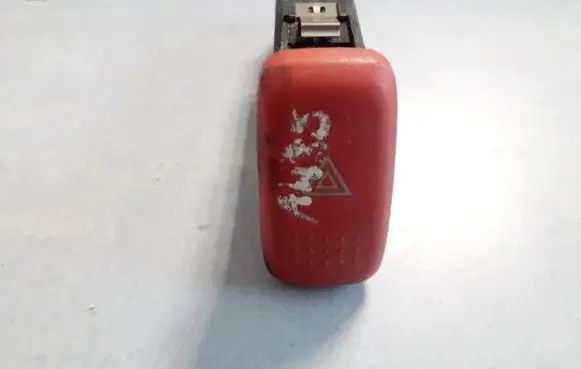 Honda CR-V Hazard light switch M17479