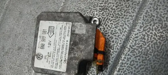 Volkswagen PASSAT B4 Airbag deployment crash/impact sensor