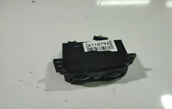 Toyota Avensis T250 Seat heating switch 453417