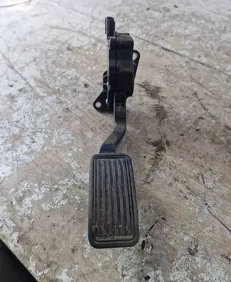 Mazda CX-7 Accelerator throttle pedal K42387390 11K18D00030