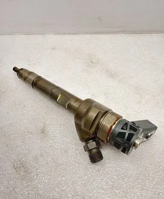 BMW 5 F10 F11 Fuel injector 7810702 0445110